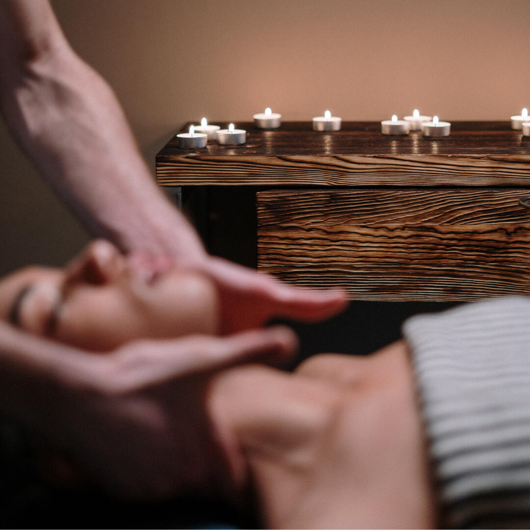 Massage Californien - Lakomassage Photo massage nuque. Massage Californien - Lakomassage